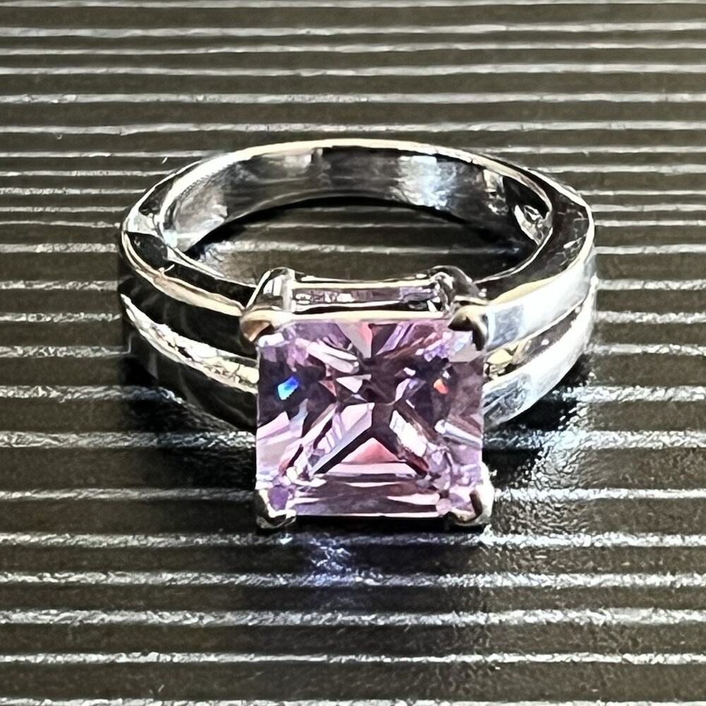 New Princess Cut Lavender CZ Split Shank Solitaire Ring Size 8 Silver Tone